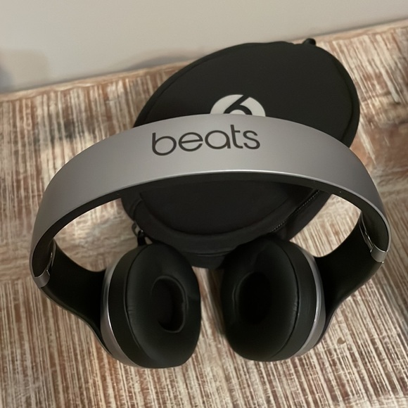 Beats Solo 2 Wireless Special Edition Space Gray - Picture 7 of 14